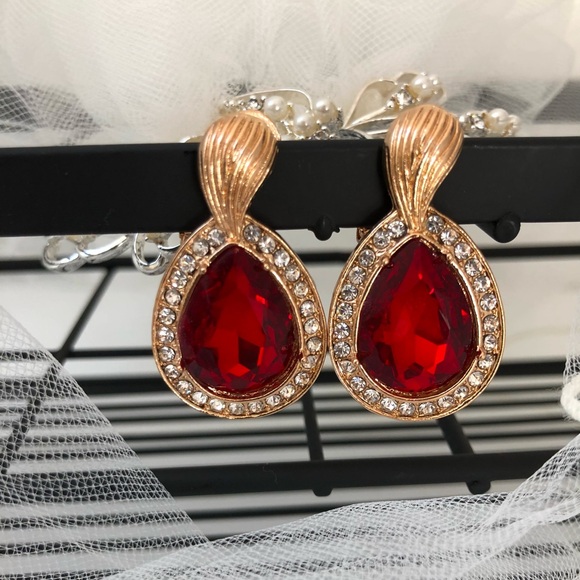 NEW Red Ruby Rhinestone Gold Sparkling Pierced Faceted Teardrop Earrings - Picture 2 of 3